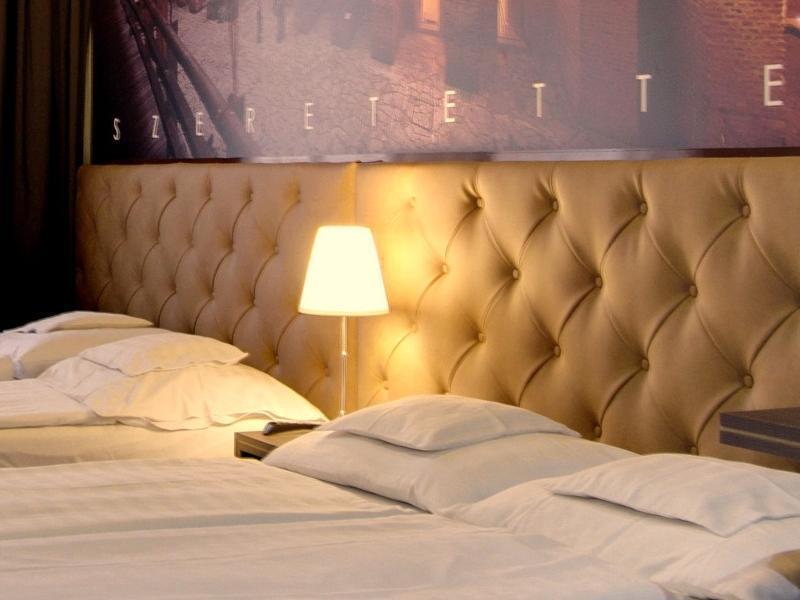 Hotel Corvin Gyula Exterior foto